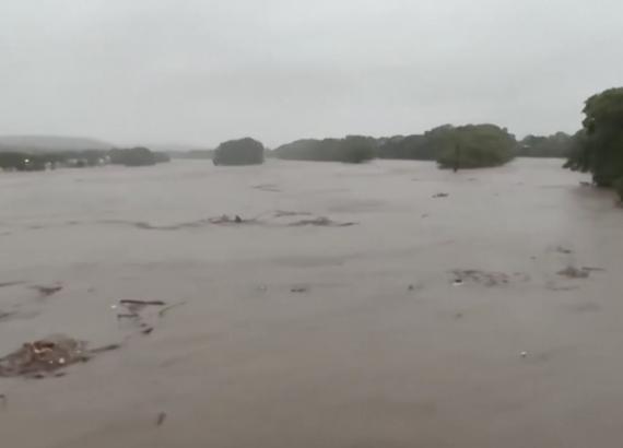 टेक्सासको बिनासकारी बाढीमा परि मृत्यु हुनेको संख्या ५२ पुग्यो, बेपत्ताहरुको खोजी जारी